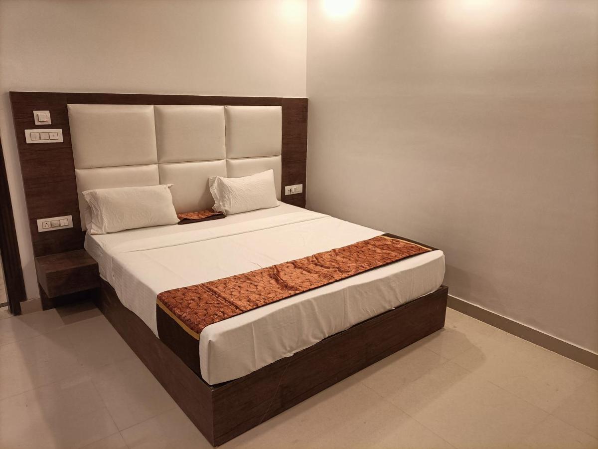 Tej Plaza ,a Family Near Igi Airport Delhi Hotel 4*