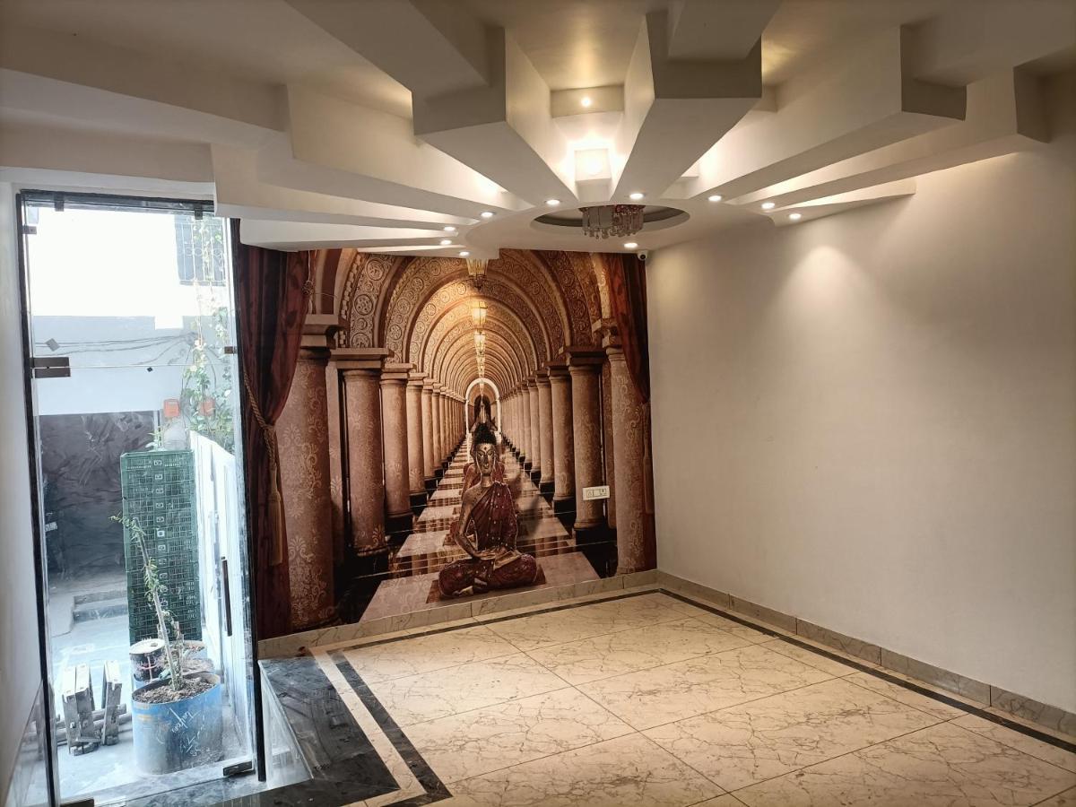 Tej Plaza ,a Family Near Igi Airport Delhi Hotel 4*